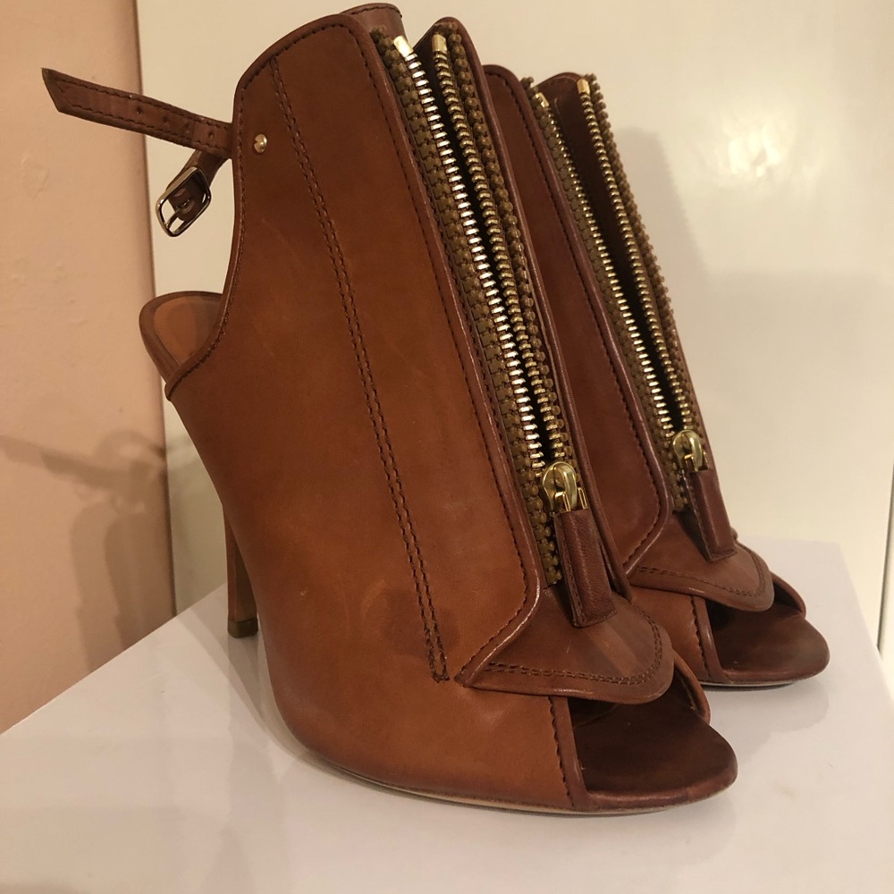 GIVENCHY Peep Toe Zipper Front Leather Ankle Boot Gladiator Sandal Cognac Tisci